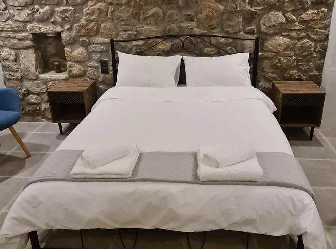 Kertezi Alpehytte Kalavryta